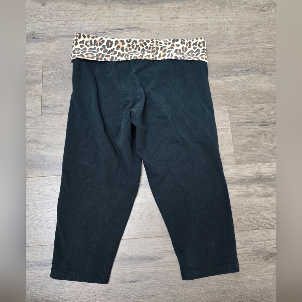 Y2K Victoria's Secret Roll Top Animal Print Sequins Capri Leggings Size Medium - Picture 10 of 10